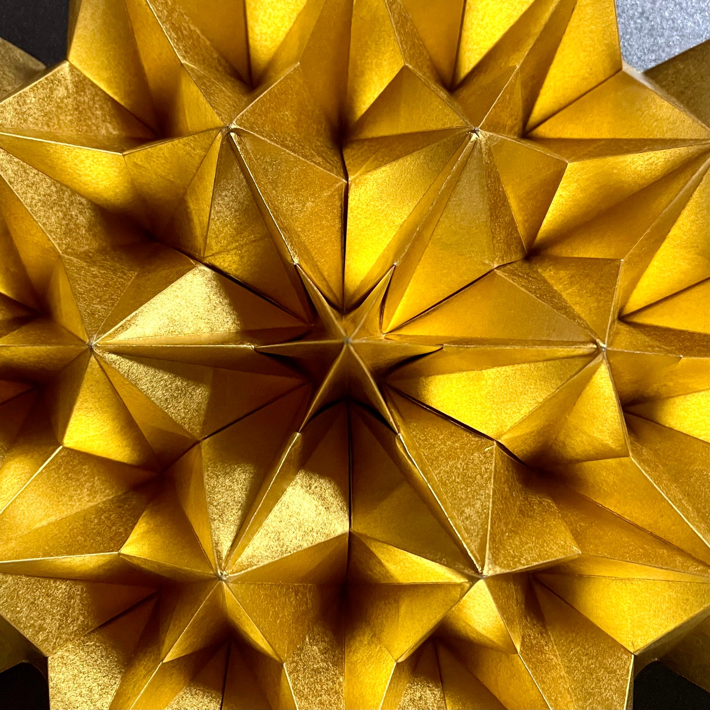 Thaumazein (Gold)