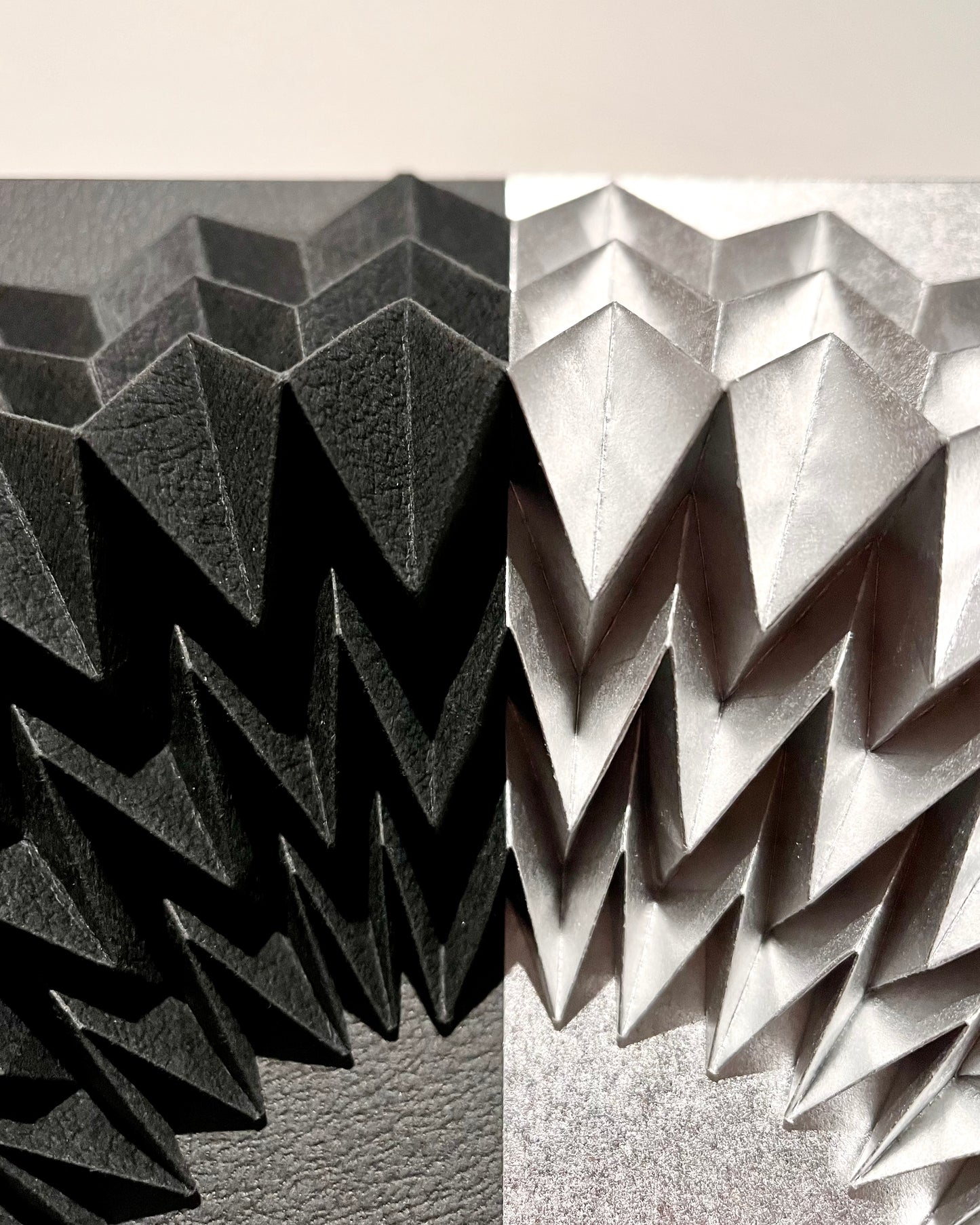 The Circle (Black and Silver) (330)