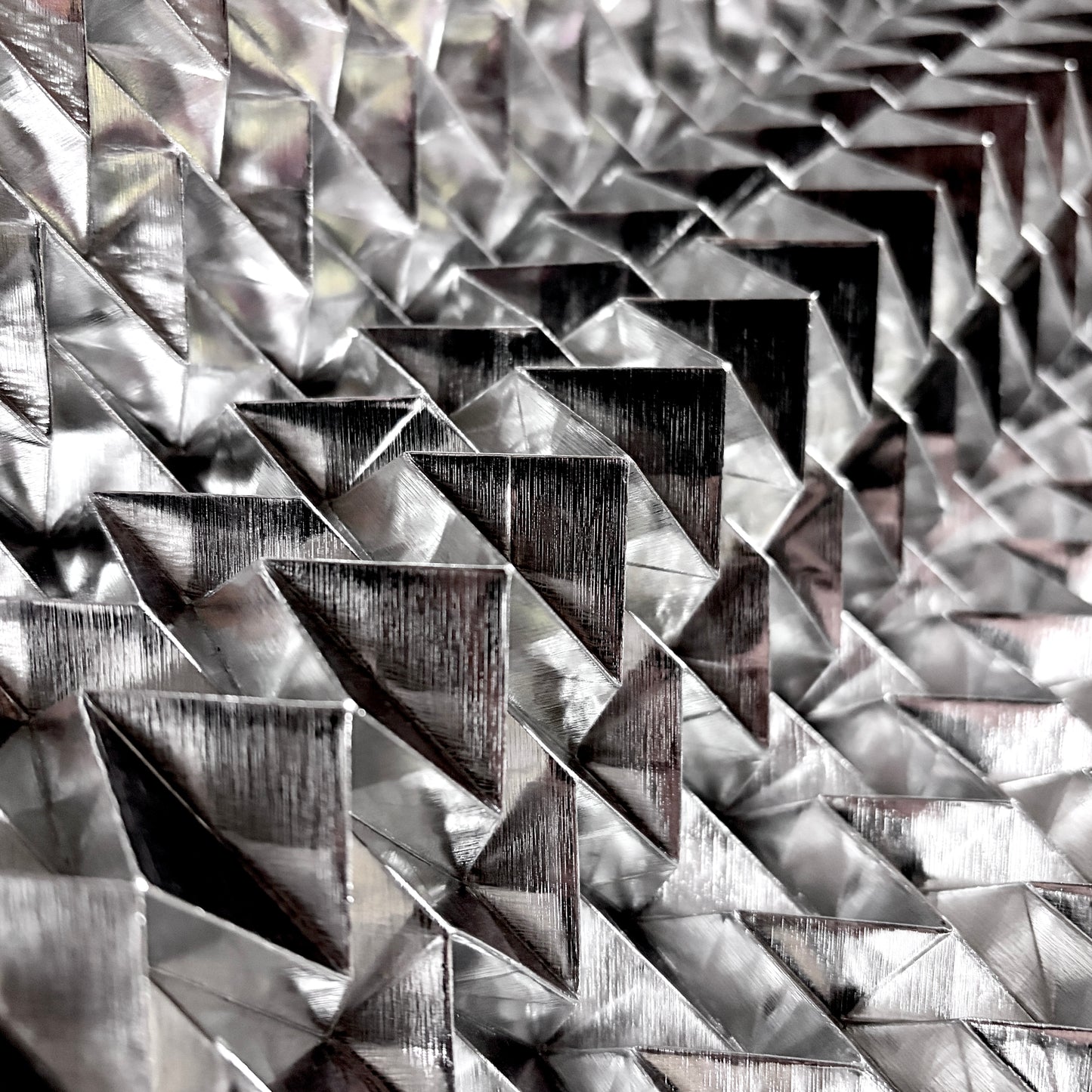 Illusion (Diagonal) (Silver with a hairline finish) (250)