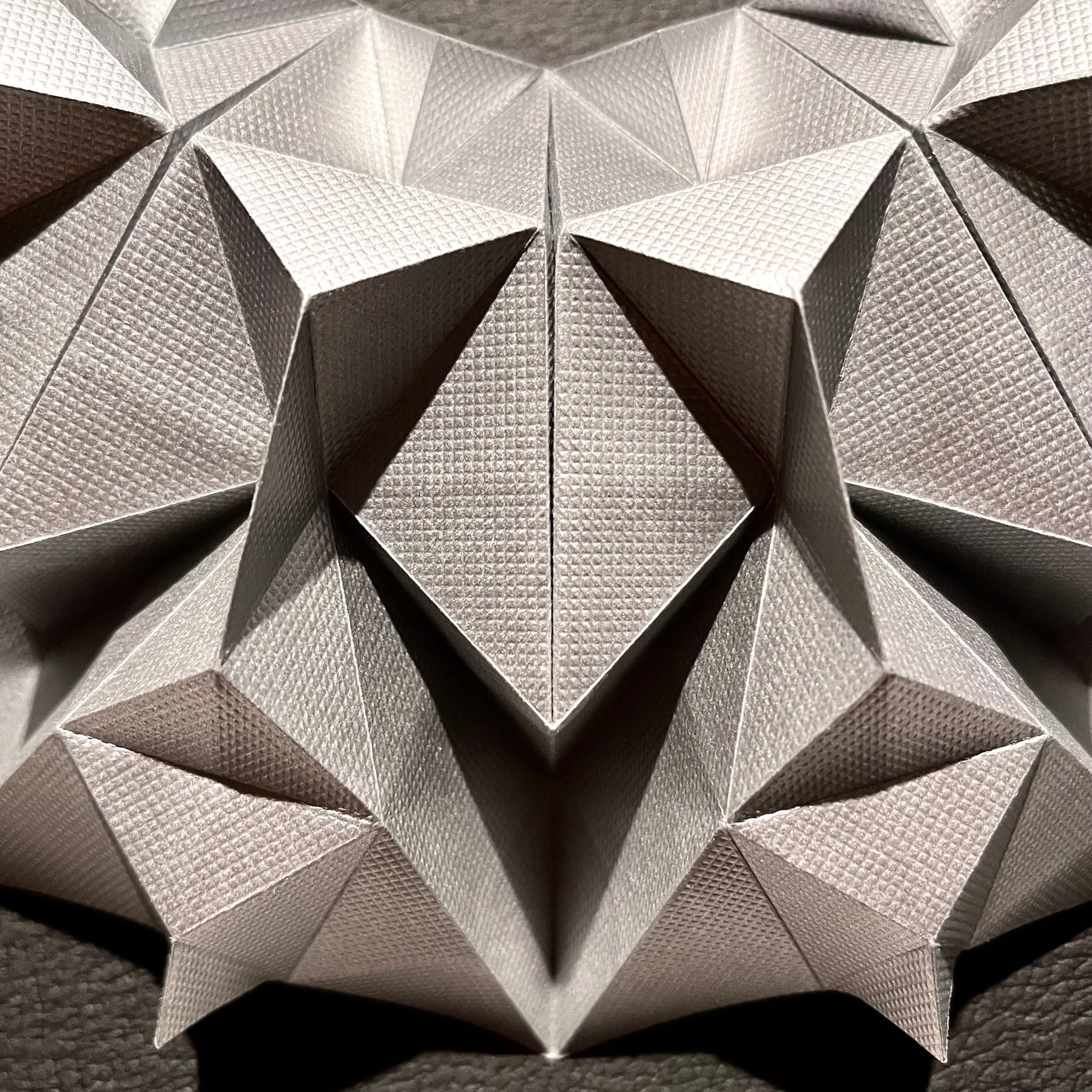Origami artwork Time-Bomb (Matt Silver) | D.Hinklay